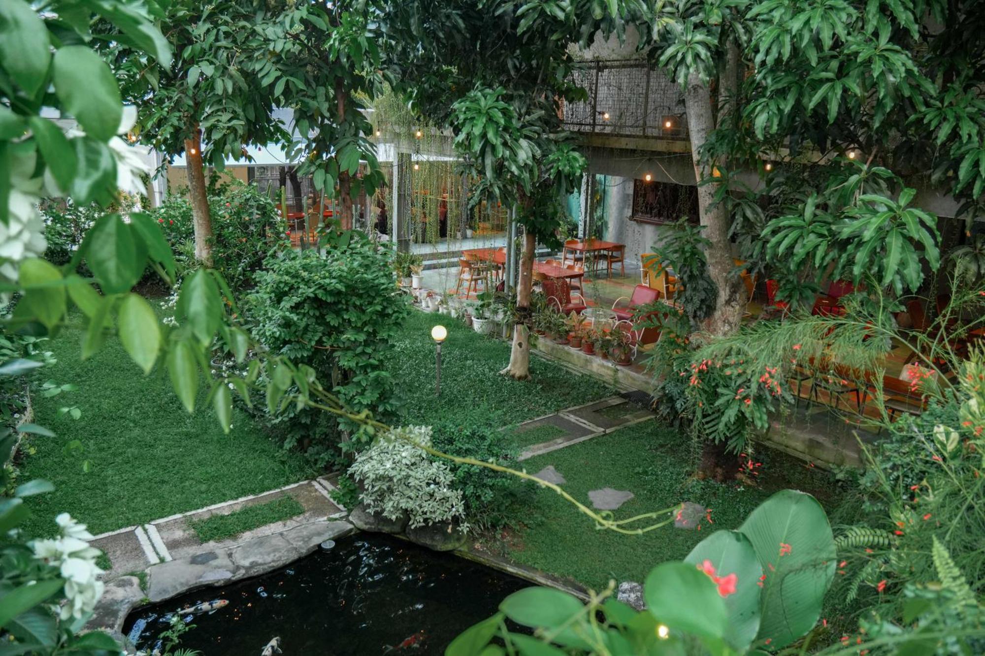 Bed and Breakfast Djajanti House Semarang Exterior foto