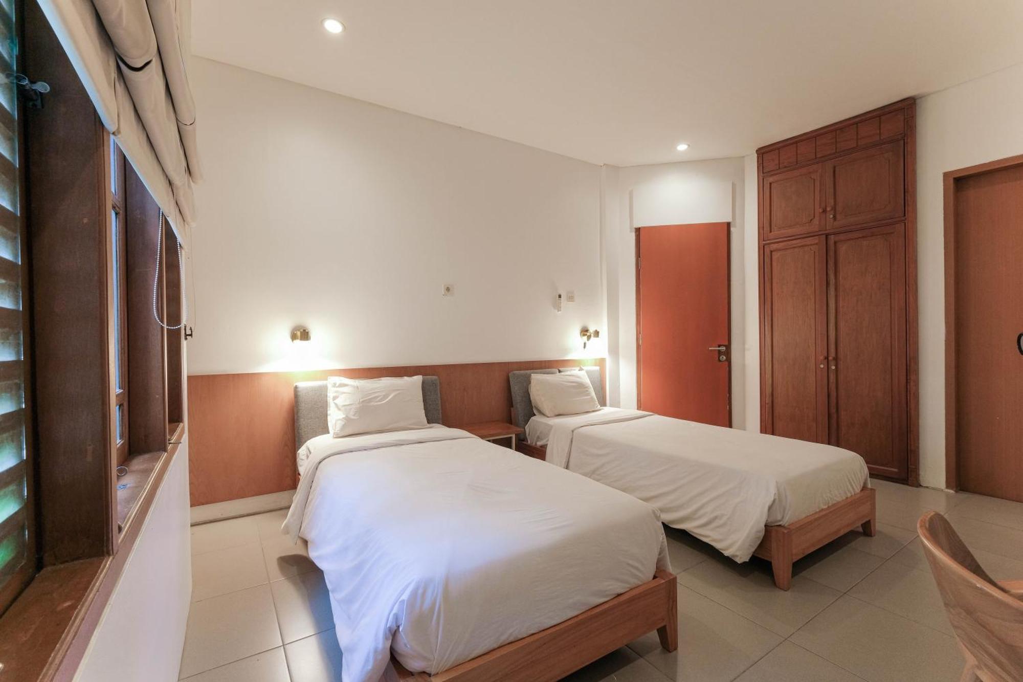 Bed and Breakfast Djajanti House Semarang Exterior foto